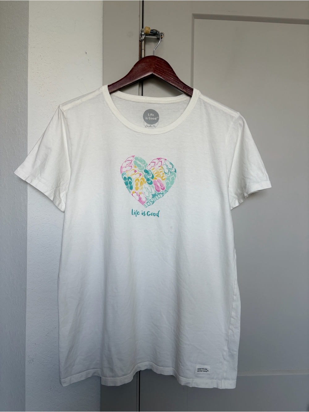 LIFE IS GOOD FLIP FLOP HEART CRUSHER TEE CLASSIC FIT WHITE WOMENS LARGE